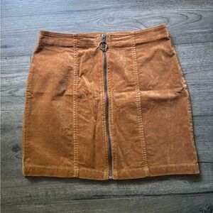 FOREVER 21 | Tan Velvet Skirt with O-ring Zipper M